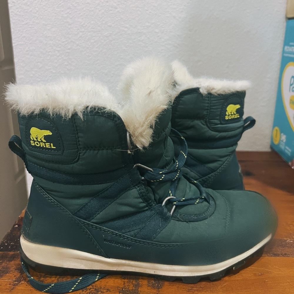 Sorel Snow Boots - I will deep clean them before shipping!